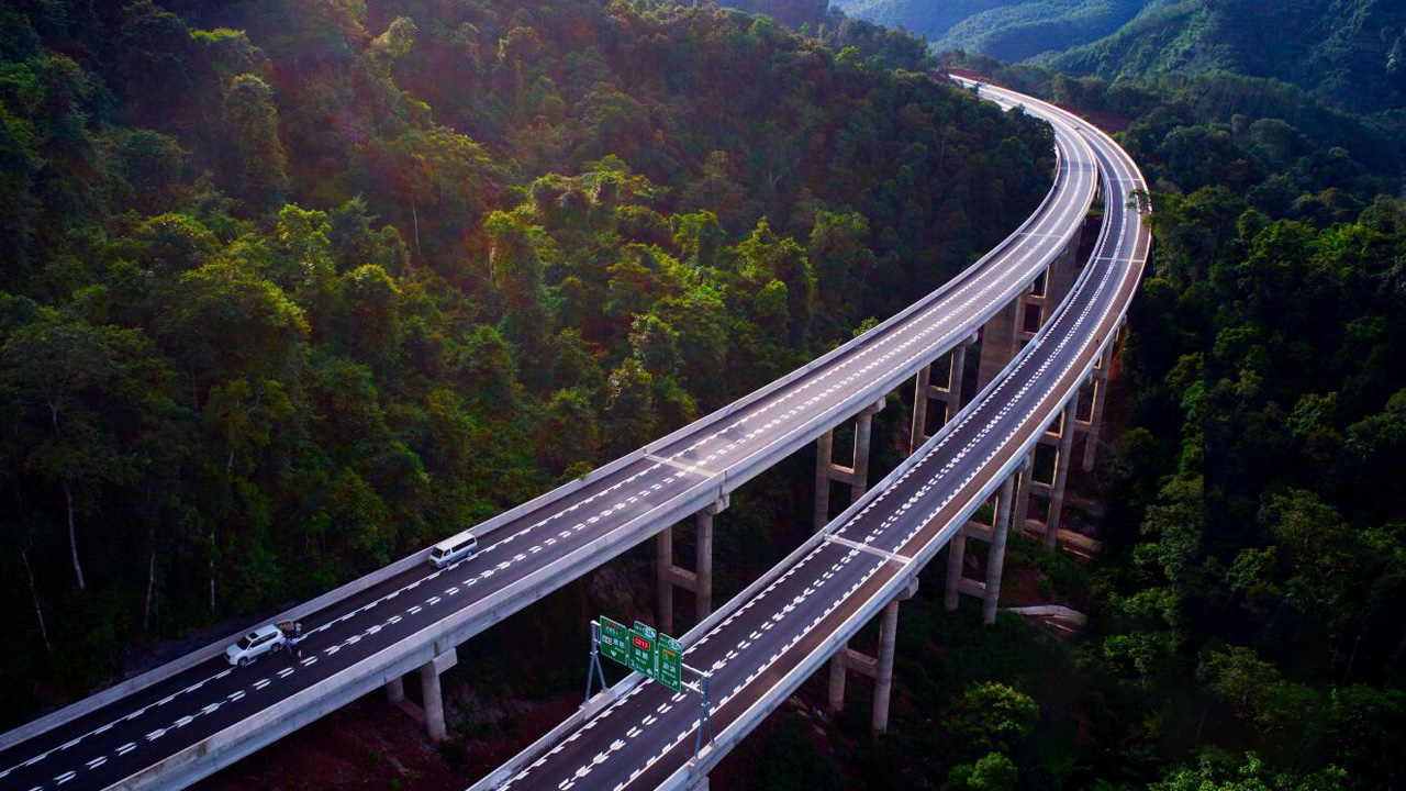 老挝首都万象至中国磨憨口岸高速公路